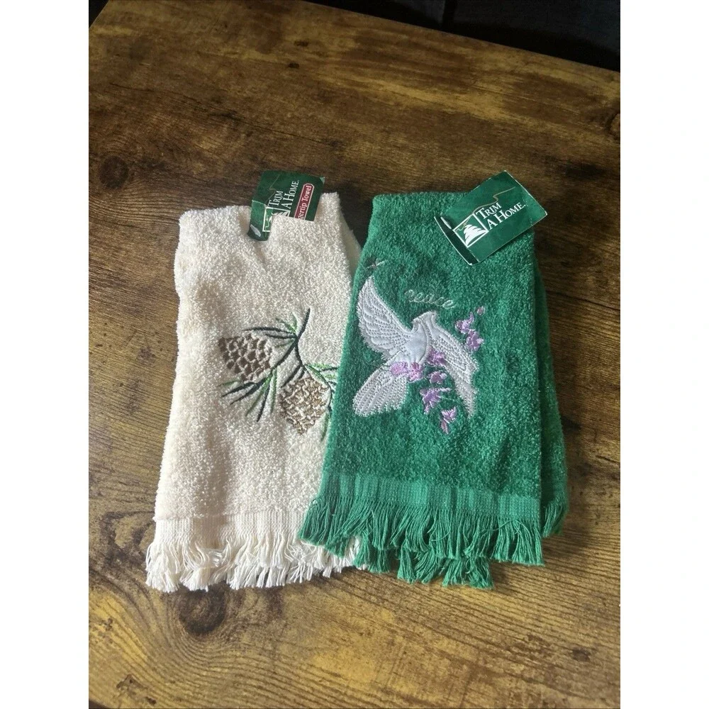 Trim A Home Christmas Fingertip Towels, Lot Of Two Pinecones Peace Doves W/Tags